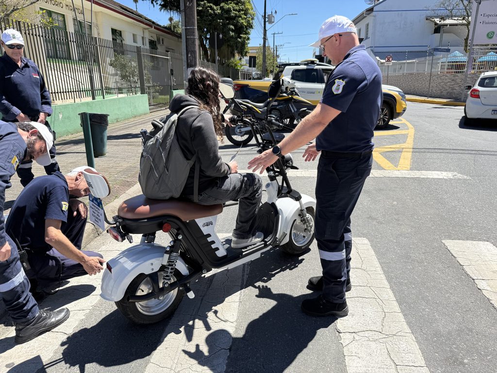 abordagem de autopropelido ficalizando